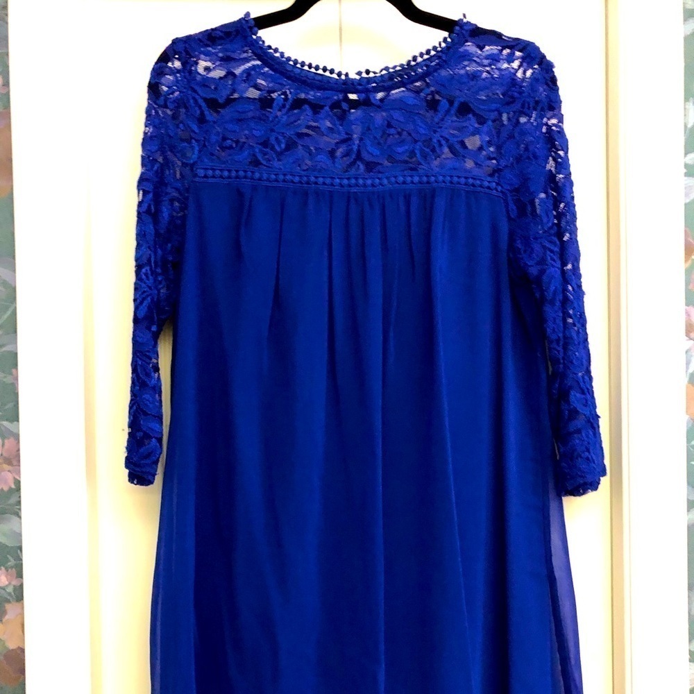 AUW Lace Dress